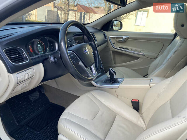 Вольво B60 2014 у Кропивницькому (Кіровограді) на Automoto.ua Білий Вольво B60, об'ємом двигуна 2 л та пробігом 249 тис. км за 12500 $, фото 15 на Automoto.ua