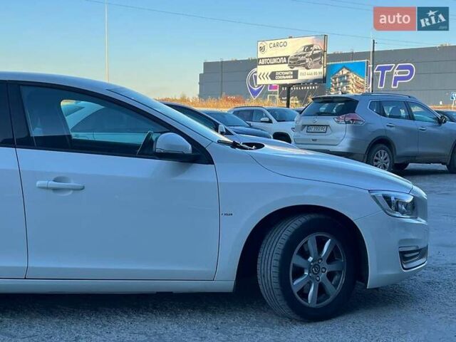 Вольво B60 2014 у Львові на Automoto.ua Білий Вольво B60, об'ємом двигуна 2 л та пробігом 300 тис. км за 13940 $, фото 8 на Automoto.ua