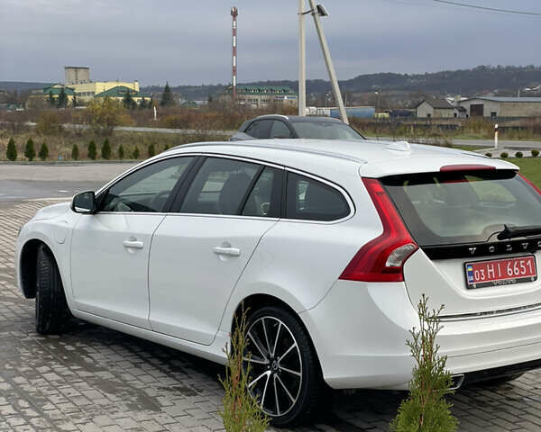 Белый Вольво B60, объемом двигателя 2.4 л и пробегом 214 тыс. км за 17299 $, фото 6 на Automoto.ua