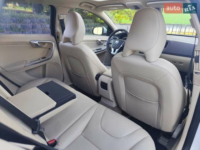 Белый Вольво B60, объемом двигателя 1.97 л и пробегом 156 тыс. км за 11500 $, фото 15 на Automoto.ua