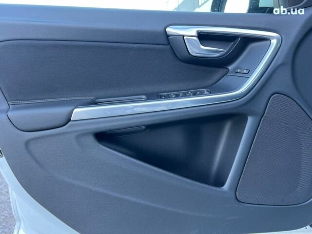 Белый Вольво B60, объемом двигателя 2 л и пробегом 300 тыс. км за 13940 $, фото 12 на Automoto.ua