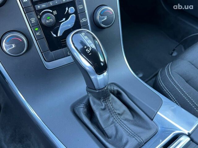 Белый Вольво B60, объемом двигателя 2 л и пробегом 300 тыс. км за 13940 $, фото 28 на Automoto.ua