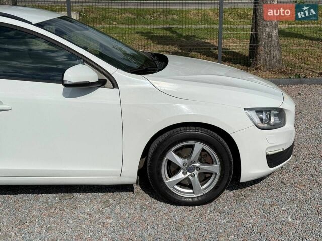 Белый Вольво B60, объемом двигателя 1.98 л и пробегом 267 тыс. км за 9500 $, фото 20 на Automoto.ua