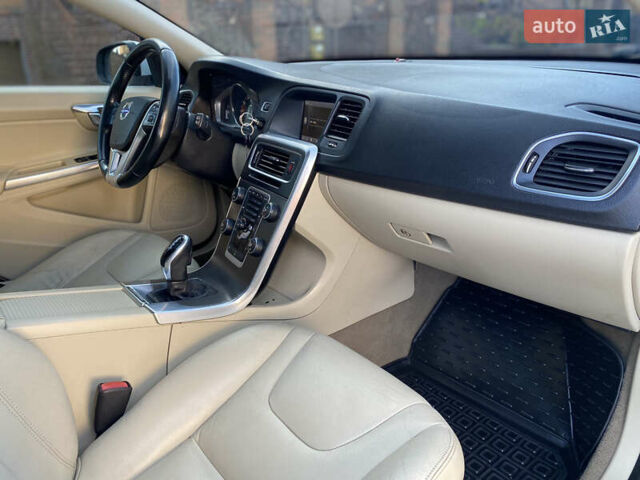 Вольво B60 2014 у Кропивницькому (Кіровограді) на Automoto.ua Білий Вольво B60, об'ємом двигуна 2 л та пробігом 249 тис. км за 12500 $, фото 27 на Automoto.ua