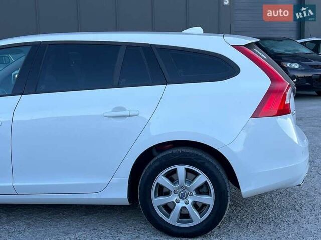 Вольво B60 2014 у Львові на Automoto.ua Білий Вольво B60, об'ємом двигуна 2 л та пробігом 300 тис. км за 13940 $, фото 3 на Automoto.ua