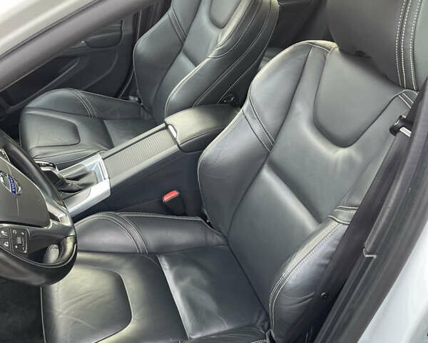 Белый Вольво B60, объемом двигателя 2.4 л и пробегом 214 тыс. км за 17299 $, фото 33 на Automoto.ua