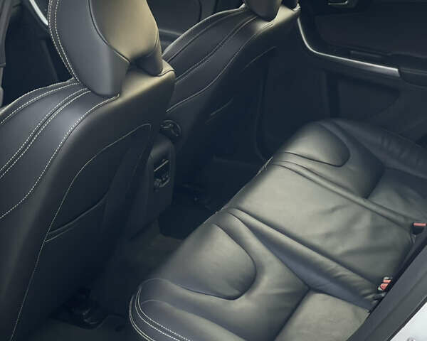 Белый Вольво B60, объемом двигателя 2.4 л и пробегом 214 тыс. км за 17299 $, фото 66 на Automoto.ua