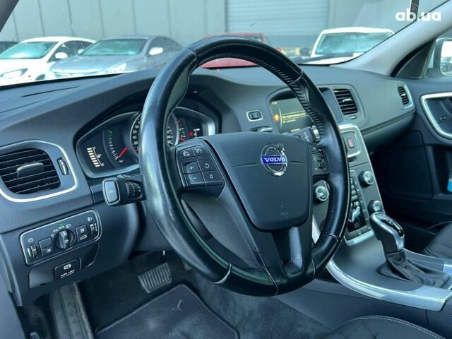 Белый Вольво B60, объемом двигателя 2 л и пробегом 300 тыс. км за 13940 $, фото 14 на Automoto.ua