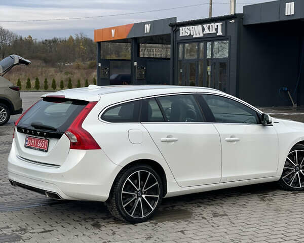 Белый Вольво B60, объемом двигателя 2.4 л и пробегом 214 тыс. км за 17299 $, фото 11 на Automoto.ua