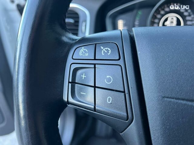 Белый Вольво B60, объемом двигателя 2 л и пробегом 300 тыс. км за 13940 $, фото 21 на Automoto.ua