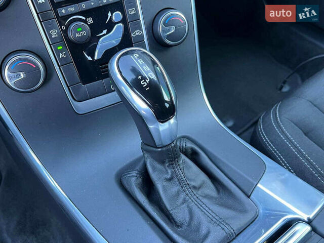 Вольво B60 2014 у Львові на Automoto.ua Білий Вольво B60, об'ємом двигуна 2 л та пробігом 300 тис. км за 13940 $, фото 28 на Automoto.ua