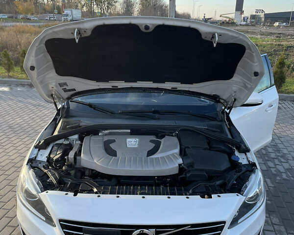 Белый Вольво B60, объемом двигателя 2.4 л и пробегом 214 тыс. км за 17299 $, фото 83 на Automoto.ua