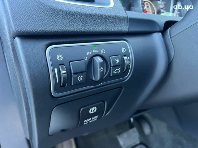 Белый Вольво B60, объемом двигателя 2 л и пробегом 300 тыс. км за 13940 $, фото 16 на Automoto.ua