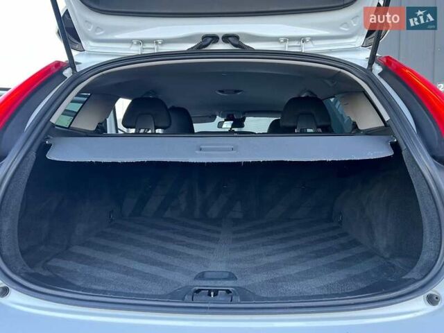 Вольво B60 2014 у Львові на Automoto.ua Білий Вольво B60, об'ємом двигуна 2 л та пробігом 300 тис. км за 13940 $, фото 35 на Automoto.ua