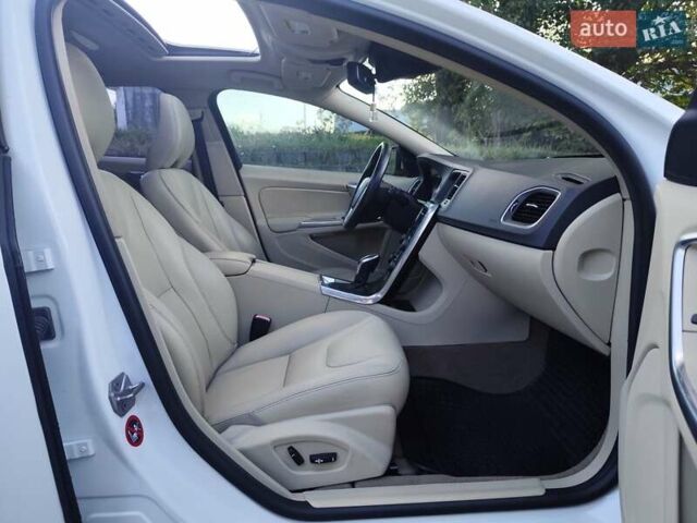 Белый Вольво B60, объемом двигателя 1.97 л и пробегом 156 тыс. км за 11500 $, фото 9 на Automoto.ua