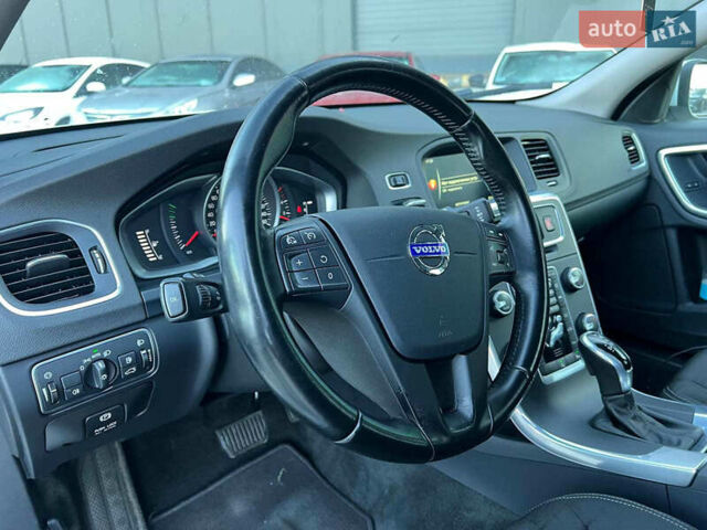 Вольво B60 2014 у Львові на Automoto.ua Білий Вольво B60, об'ємом двигуна 2 л та пробігом 300 тис. км за 13940 $, фото 14 на Automoto.ua