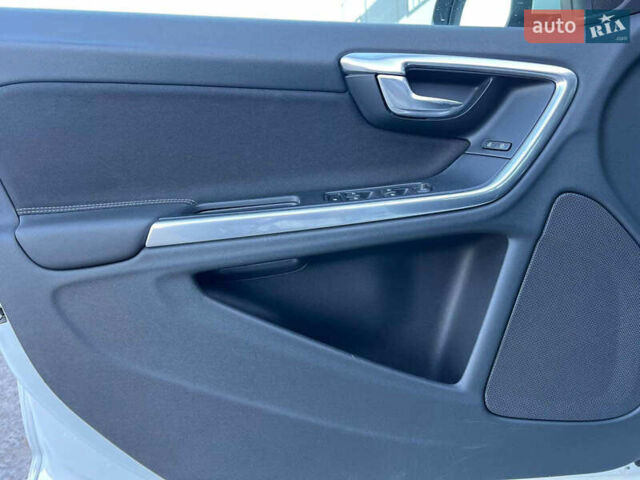 Вольво B60 2014 у Львові на Automoto.ua Білий Вольво B60, об'ємом двигуна 2 л та пробігом 300 тис. км за 13940 $, фото 12 на Automoto.ua