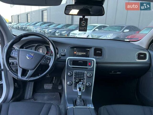 Вольво B60 2014 у Львові на Automoto.ua Білий Вольво B60, об'ємом двигуна 2 л та пробігом 300 тис. км за 13940 $, фото 33 на Automoto.ua