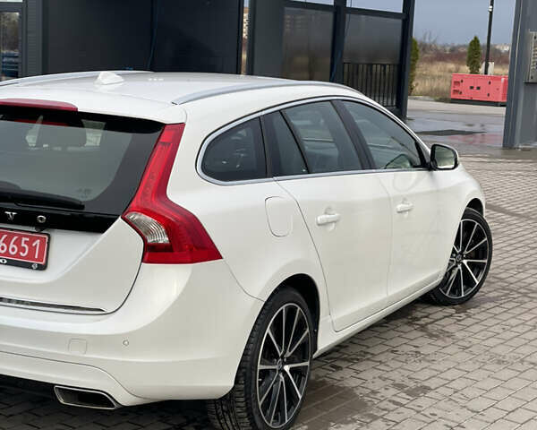 Белый Вольво B60, объемом двигателя 2.4 л и пробегом 214 тыс. км за 17299 $, фото 10 на Automoto.ua