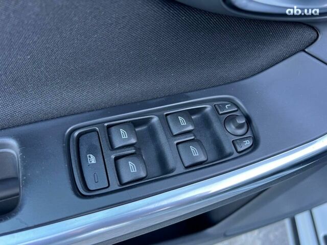 Белый Вольво B60, объемом двигателя 2 л и пробегом 300 тыс. км за 13940 $, фото 13 на Automoto.ua