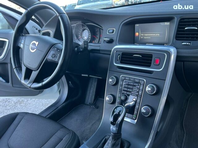 Белый Вольво B60, объемом двигателя 2 л и пробегом 300 тыс. км за 13940 $, фото 37 на Automoto.ua