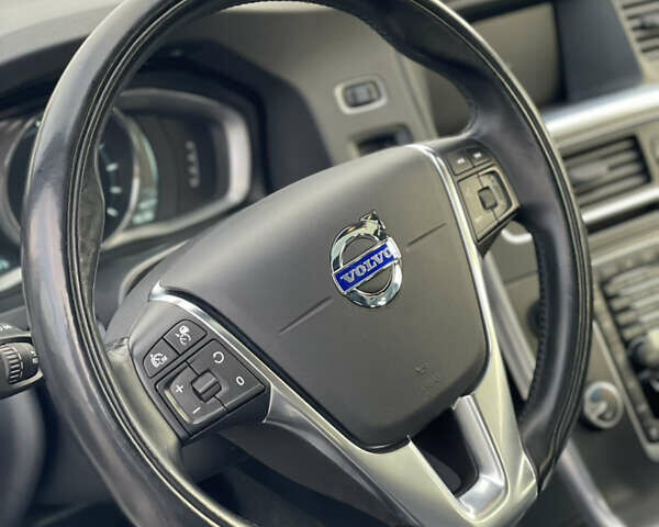 Белый Вольво B60, объемом двигателя 2.4 л и пробегом 214 тыс. км за 17299 $, фото 37 на Automoto.ua