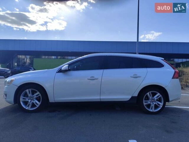 Белый Вольво B60, объемом двигателя 1.97 л и пробегом 156 тыс. км за 11500 $, фото 1 на Automoto.ua