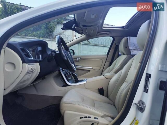 Белый Вольво B60, объемом двигателя 1.97 л и пробегом 156 тыс. км за 11500 $, фото 10 на Automoto.ua
