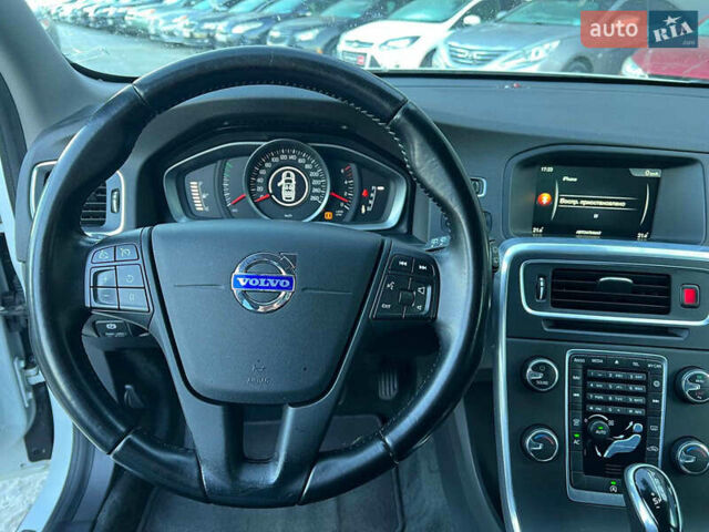 Вольво B60 2014 у Львові на Automoto.ua Білий Вольво B60, об'ємом двигуна 2 л та пробігом 300 тис. км за 13940 $, фото 19 на Automoto.ua