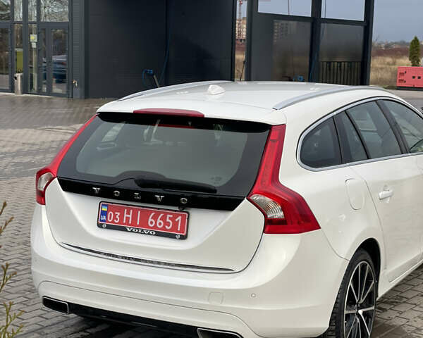 Белый Вольво B60, объемом двигателя 2.4 л и пробегом 214 тыс. км за 17299 $, фото 9 на Automoto.ua