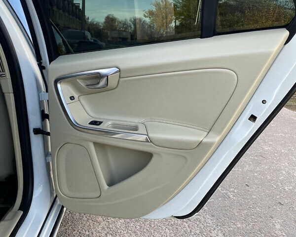 Вольво B60 2014 у Кропивницькому (Кіровограді) на Automoto.ua Білий Вольво B60, об'ємом двигуна 2 л та пробігом 249 тис. км за 12500 $, фото 20 на Automoto.ua