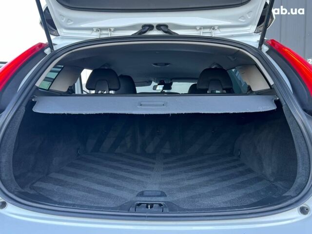 Белый Вольво B60, объемом двигателя 2 л и пробегом 300 тыс. км за 13940 $, фото 35 на Automoto.ua