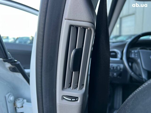 Белый Вольво B60, объемом двигателя 2 л и пробегом 300 тыс. км за 13940 $, фото 34 на Automoto.ua