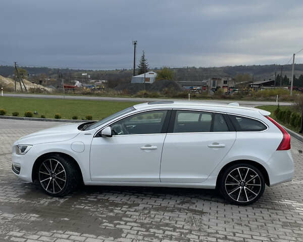 Белый Вольво B60, объемом двигателя 2.4 л и пробегом 214 тыс. км за 17299 $, фото 5 на Automoto.ua