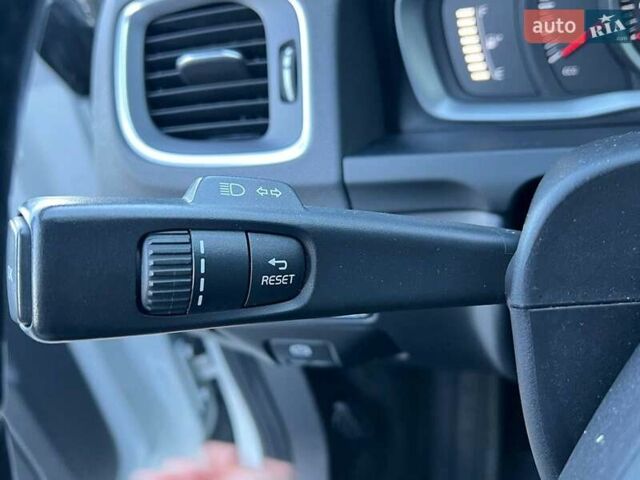 Вольво B60 2014 у Львові на Automoto.ua Білий Вольво B60, об'ємом двигуна 2 л та пробігом 300 тис. км за 13940 $, фото 23 на Automoto.ua