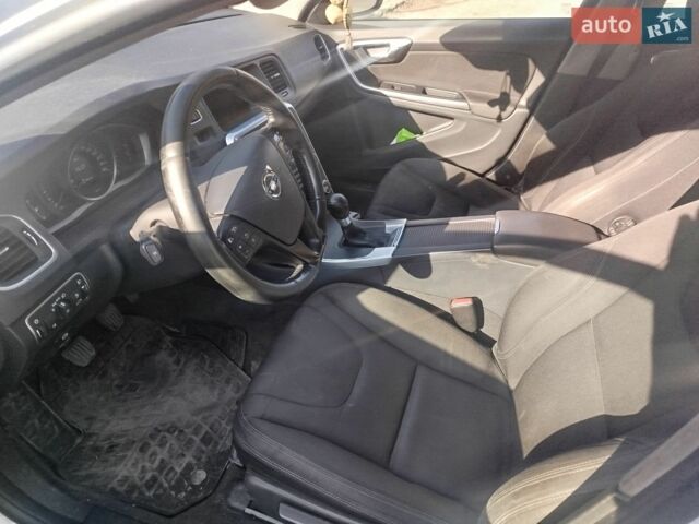 Білий Вольво B60, об'ємом двигуна 1.99 л та пробігом 249 тис. км за 12900 $, фото 7 на Automoto.ua