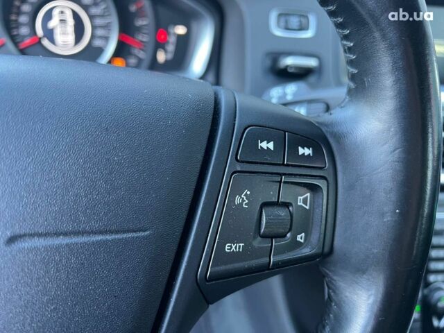 Белый Вольво B60, объемом двигателя 2 л и пробегом 300 тыс. км за 13940 $, фото 20 на Automoto.ua