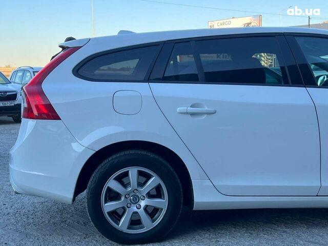 Белый Вольво B60, объемом двигателя 2 л и пробегом 300 тыс. км за 13940 $, фото 7 на Automoto.ua