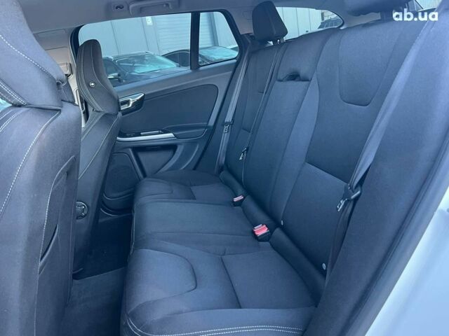 Белый Вольво B60, объемом двигателя 2 л и пробегом 300 тыс. км за 13940 $, фото 31 на Automoto.ua