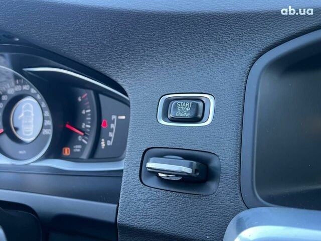 Белый Вольво B60, объемом двигателя 2 л и пробегом 300 тыс. км за 13940 $, фото 24 на Automoto.ua