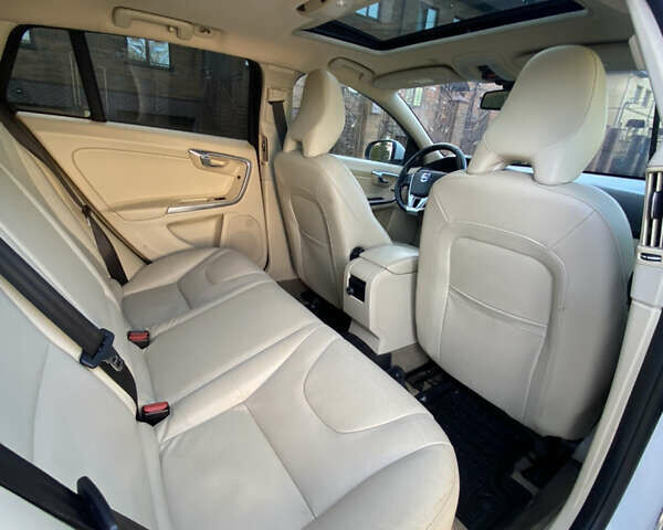 Вольво B60 2014 у Кропивницькому (Кіровограді) на Automoto.ua Білий Вольво B60, об'ємом двигуна 2 л та пробігом 249 тис. км за 12500 $, фото 22 на Automoto.ua