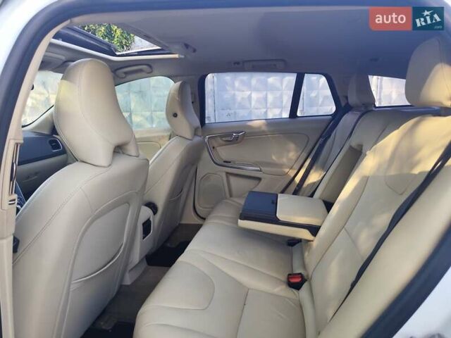 Белый Вольво B60, объемом двигателя 1.97 л и пробегом 156 тыс. км за 11500 $, фото 16 на Automoto.ua