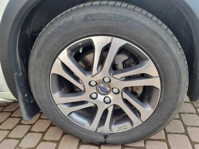 Белый Вольво B60, объемом двигателя 2.4 л и пробегом 177 тыс. км за 14800 $, фото 12 на Automoto.ua