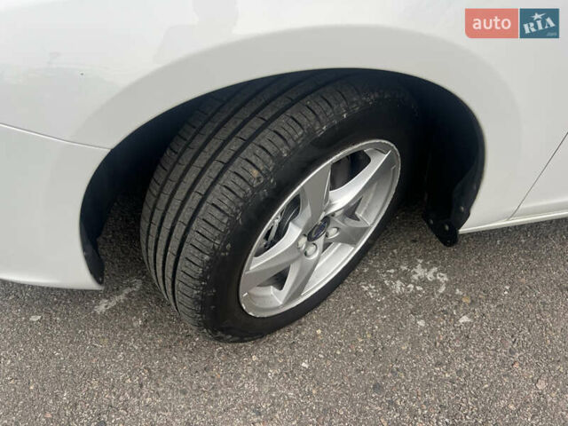 Білий Вольво B60, об'ємом двигуна 2 л та пробігом 282 тис. км за 11700 $, фото 9 на Automoto.ua