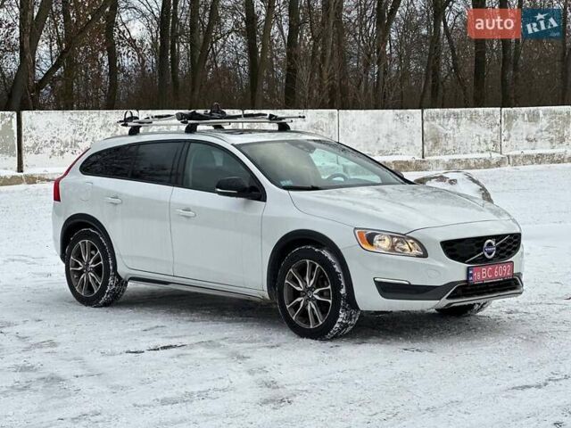 Белый Вольво B60, объемом двигателя 2.5 л и пробегом 203 тыс. км за 14000 $, фото 2 на Automoto.ua