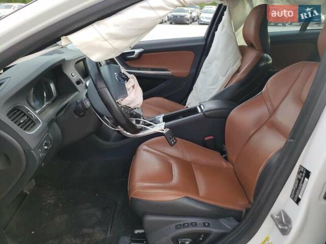 Белый Вольво B60, объемом двигателя 1.97 л и пробегом 116 тыс. км за 1200 $, фото 6 на Automoto.ua