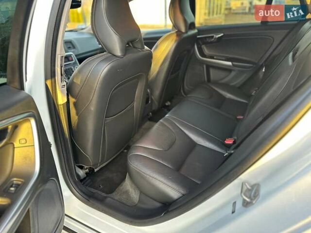 Білий Вольво B60, об'ємом двигуна 2.5 л та пробігом 203 тис. км за 15500 $, фото 12 на Automoto.ua