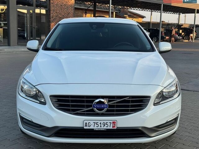 Білий Вольво B60, об'ємом двигуна 2 л та пробігом 260 тис. км за 12599 $, фото 6 на Automoto.ua