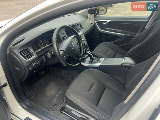 Білий Вольво B60, об'ємом двигуна 2 л та пробігом 282 тис. км за 11700 $, фото 12 на Automoto.ua