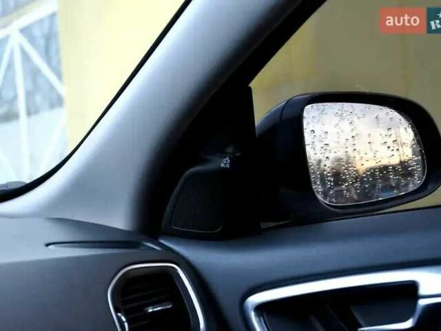 Белый Вольво B60, объемом двигателя 2.5 л и пробегом 161 тыс. км за 13999 $, фото 19 на Automoto.ua